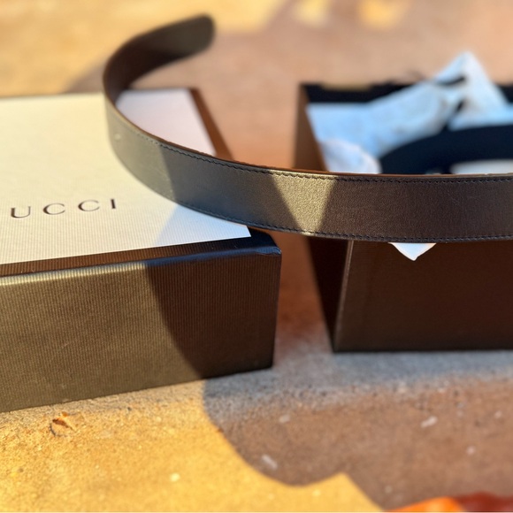 Gucci Dark Leather Belt with Gold GG Buckle - Picture 5 of 6